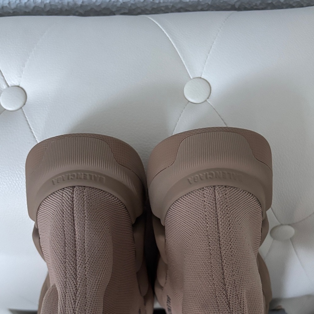 💯 Authentic BALENCIAGA -SPEED 2.0 LT GRAFFITI  RECYCLED KNIT/SOLE BEIGE SNEAKERS - Picture 13 of 17